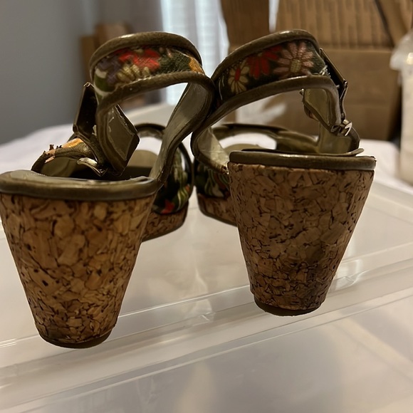 🎉5/$15🎉 K STUDIO FLORAL CANVAS WEDGES W/CORK HEEL (40/9) - Picture 4 of 16